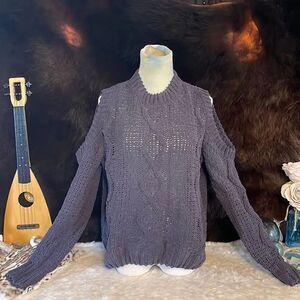J.O.A cold shoulder sweater S (2600)